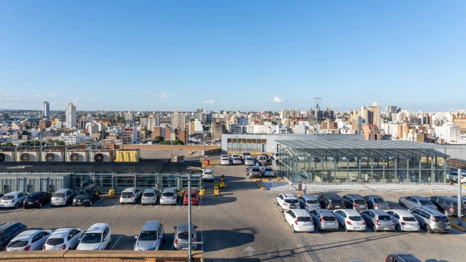 remodeling in nuevocentro shopping by ar mondejar arquitectos