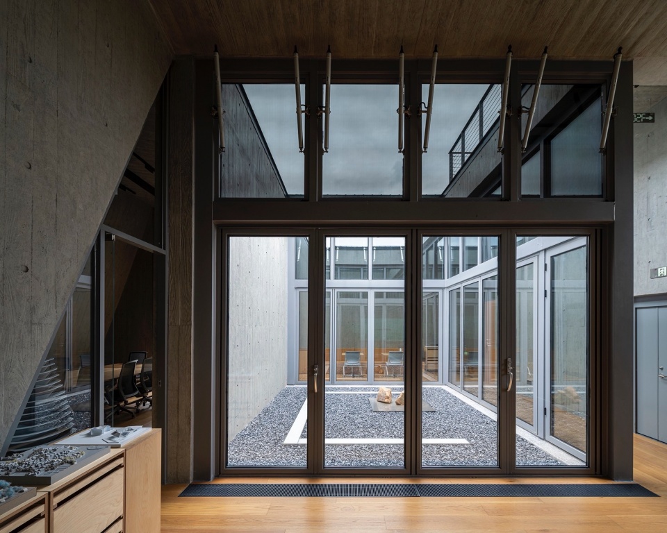 Square Courtyard Lab