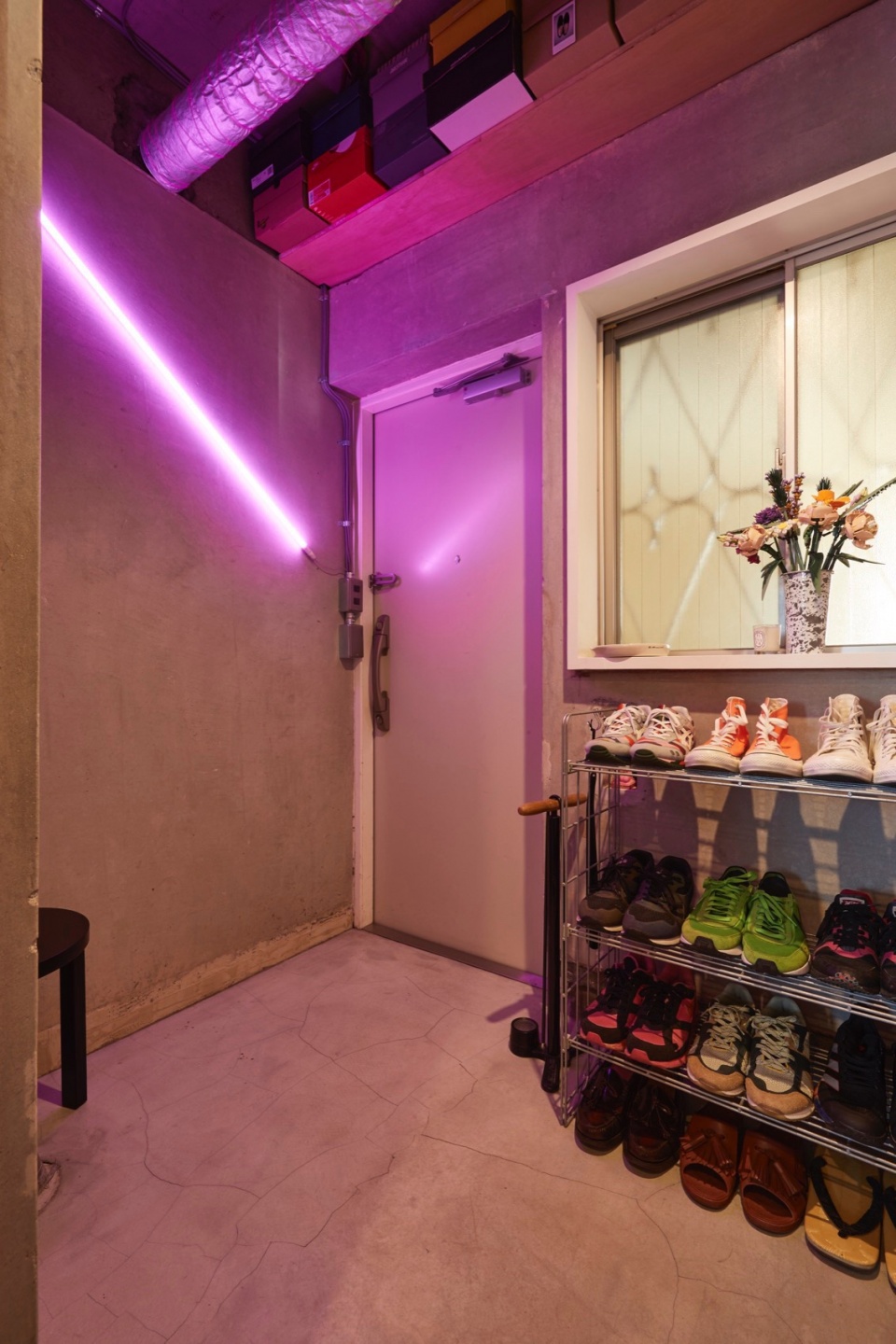 tokyo blue apartment by roovice