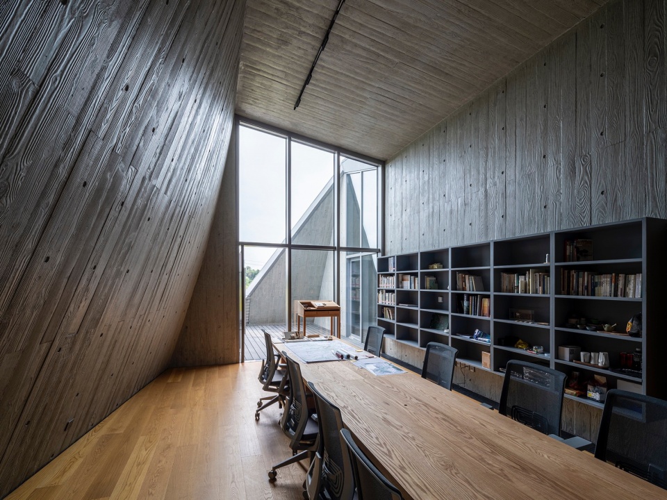 Square Courtyard Lab