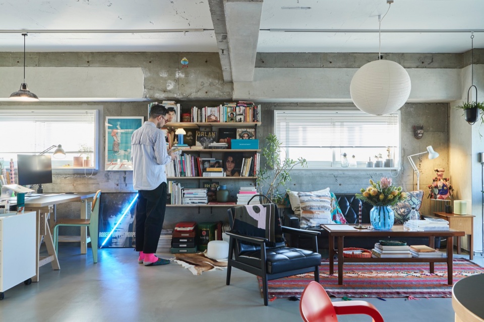 tokyo blue apartment by roovice