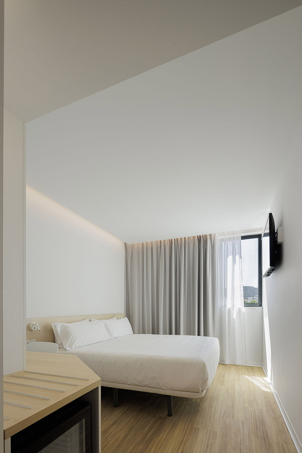 hotel bb famalicao by jorge domingues arquitetos