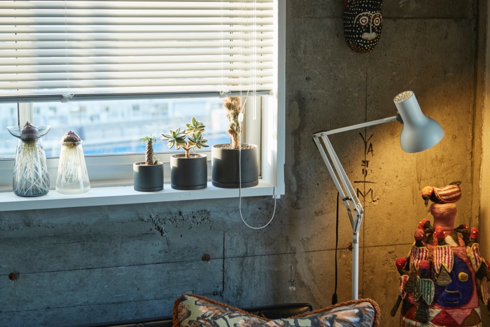 tokyo blue apartment by roovice