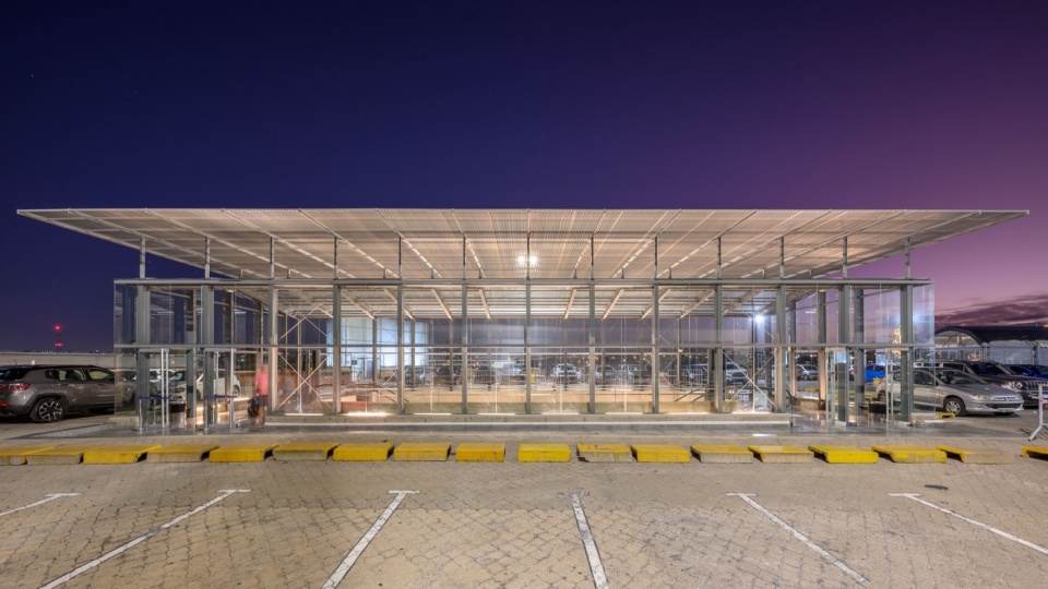 remodeling in nuevocentro shopping by ar mondejar arquitectos
