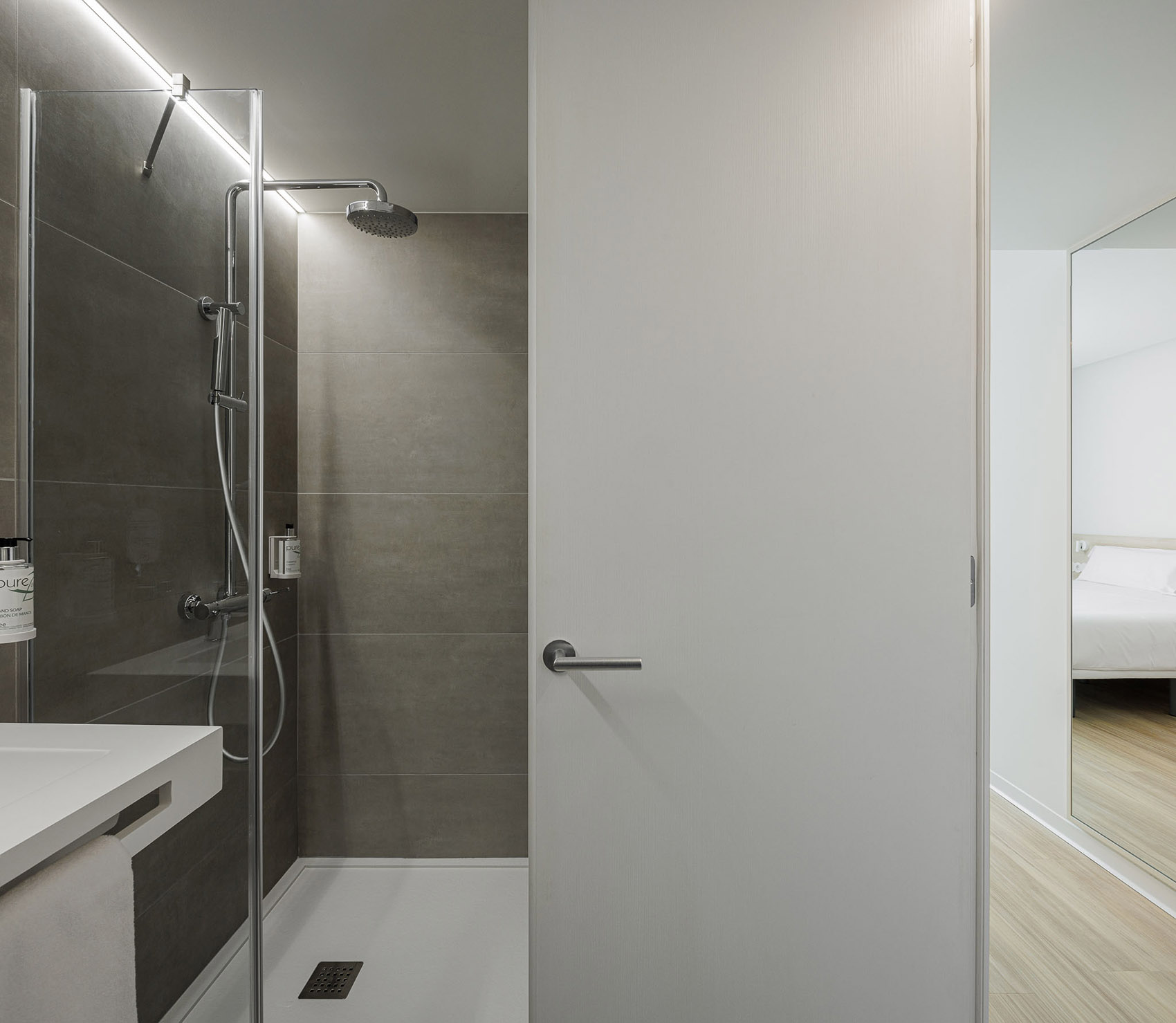 hotel bb famalicao by jorge domingues arquitetos