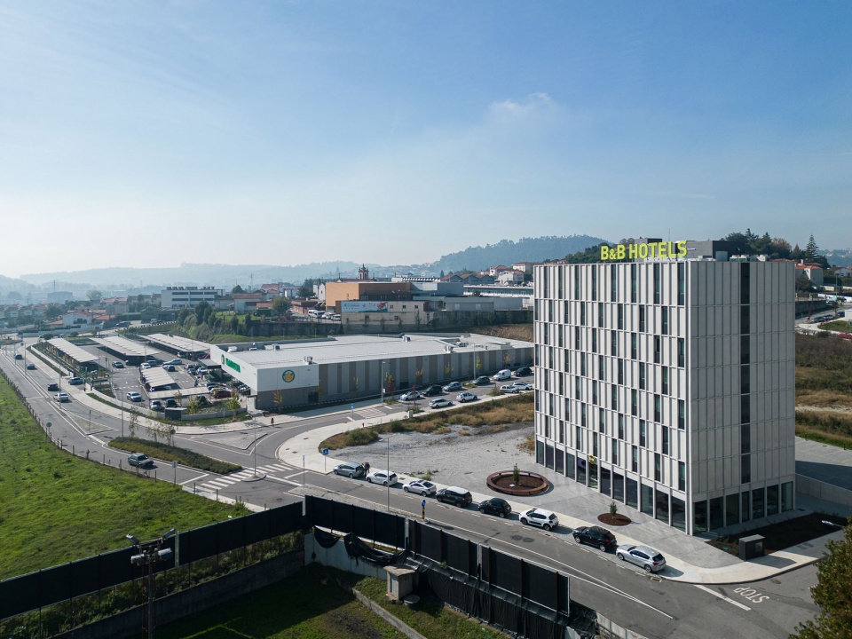 hotel bb famalicao by jorge domingues arquitetos