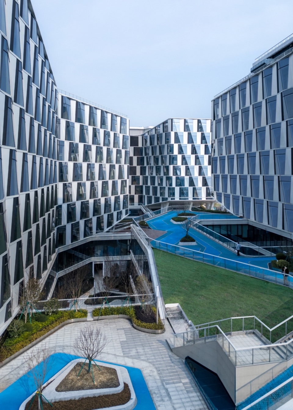 多样化的裙房屋顶 Diversified podiums roof ©零壹城市 LYCS