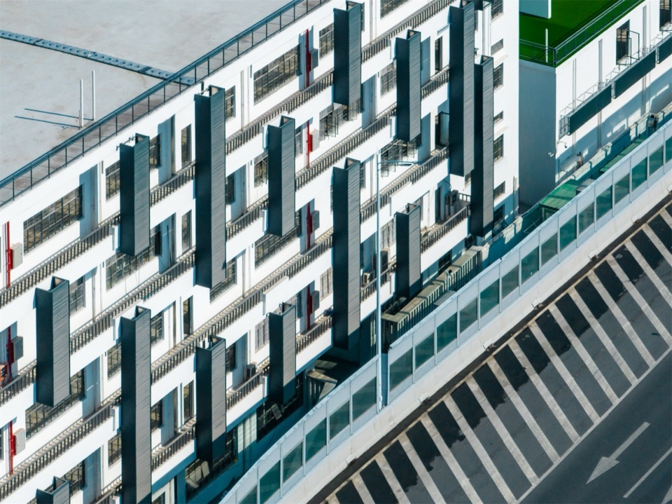 .1悬浮立体的建筑立面Suspended and three dimensional building facade©杨毅衡
