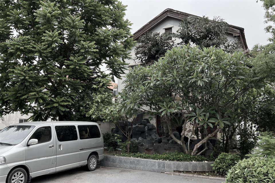 .1原场地中废弃的假山水池The abandoned artificial rock pool on the original site©竖梁社