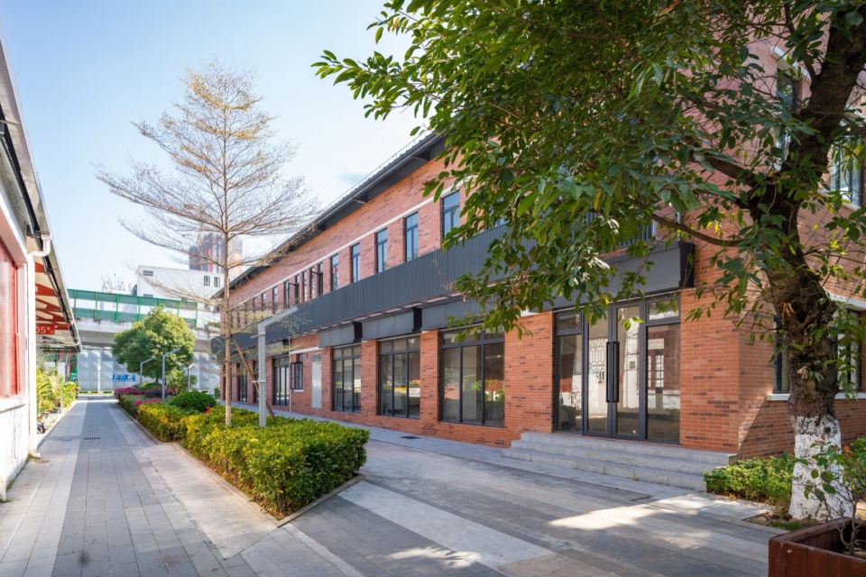 .4建筑与生态环境和谐共生The architecture coexists harmoniously with the ecological environment©杨毅衡