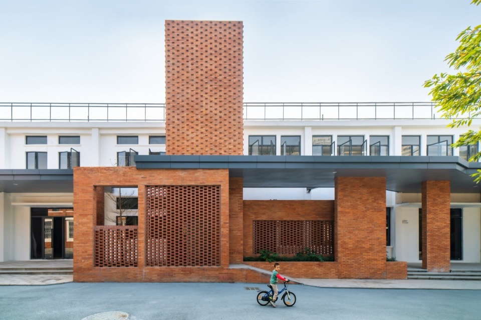 .3串联建筑的连廊系统The corridor system linking the buildings©杨毅衡