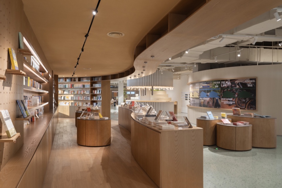 展台the roof space yinyan collection space by b l u e architecture studio