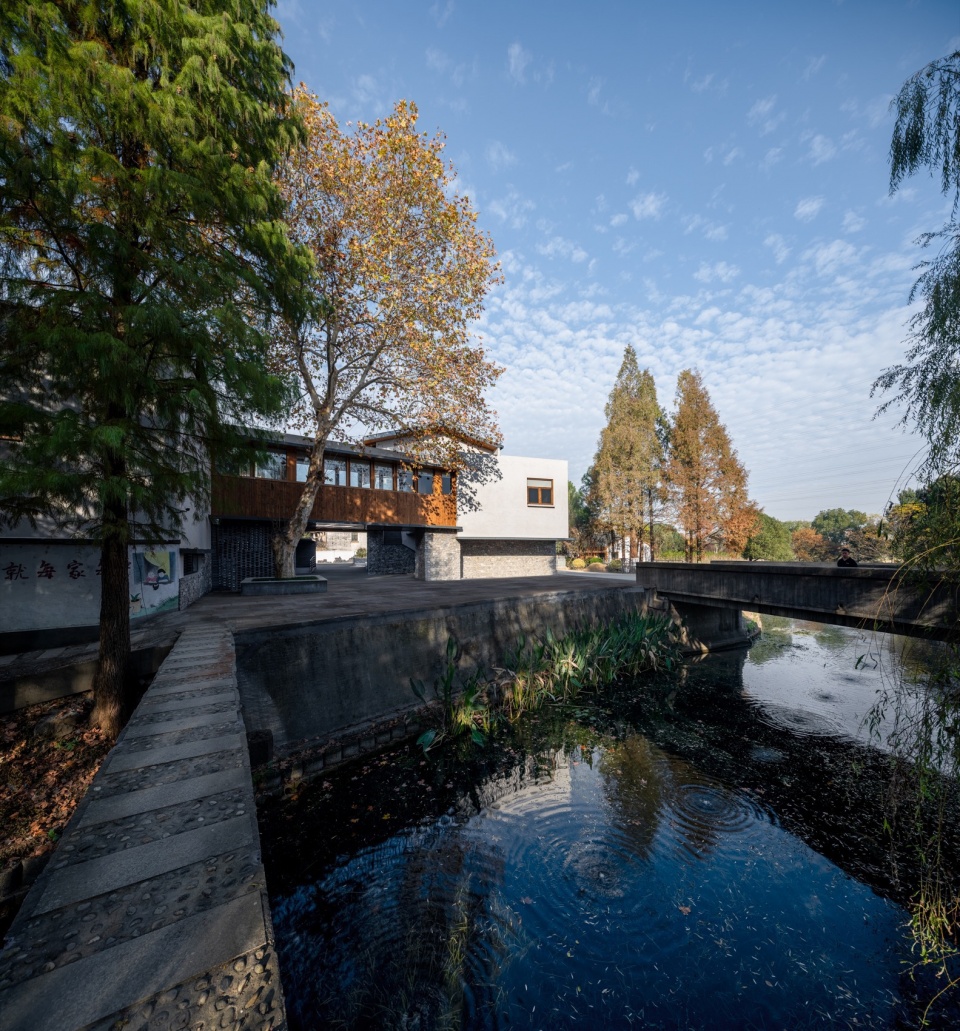 Party and Public Center of Longnan Village by Sens Architects