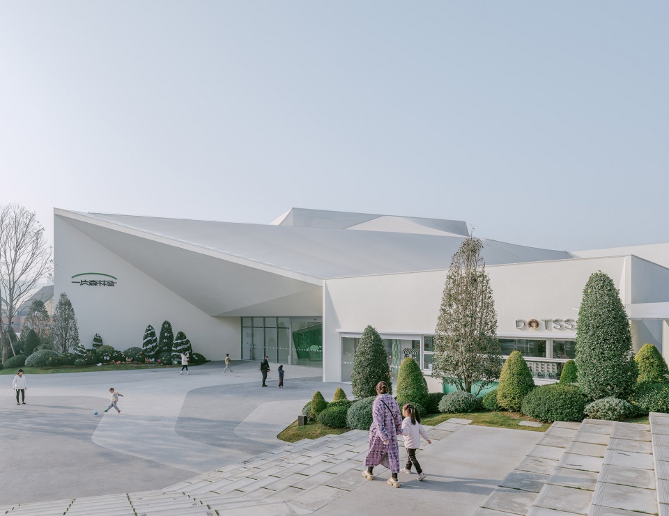 dotsss childrens museum by dl atelier