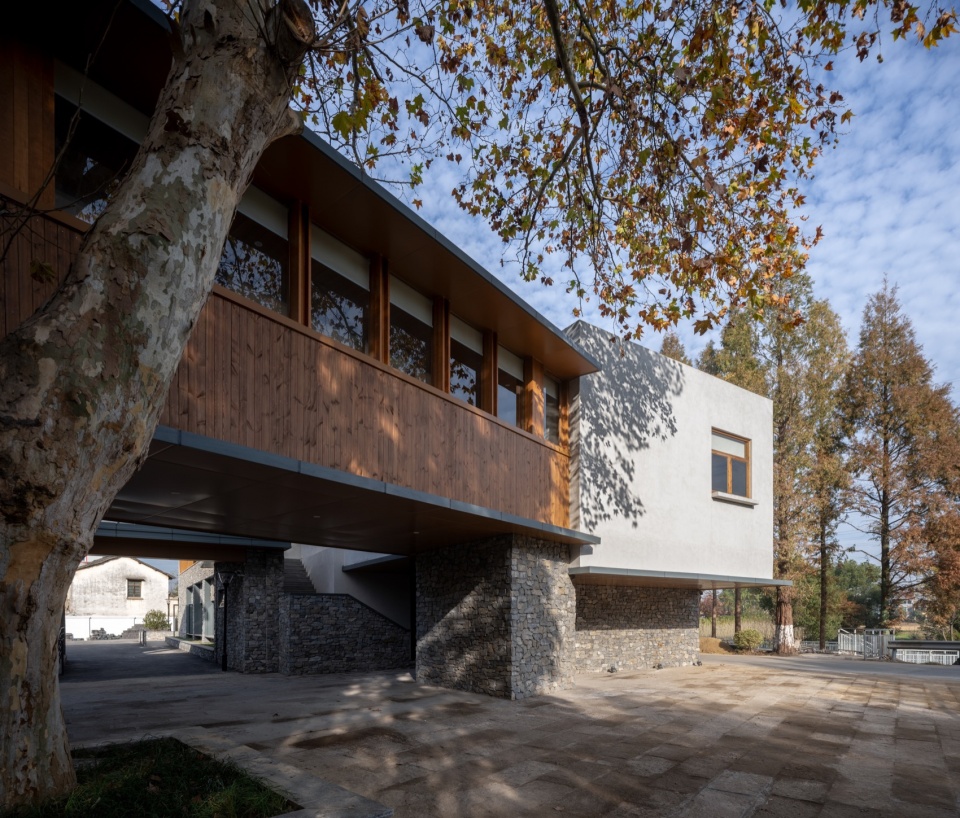 Party and Public Center of Longnan Village by Sens Architects