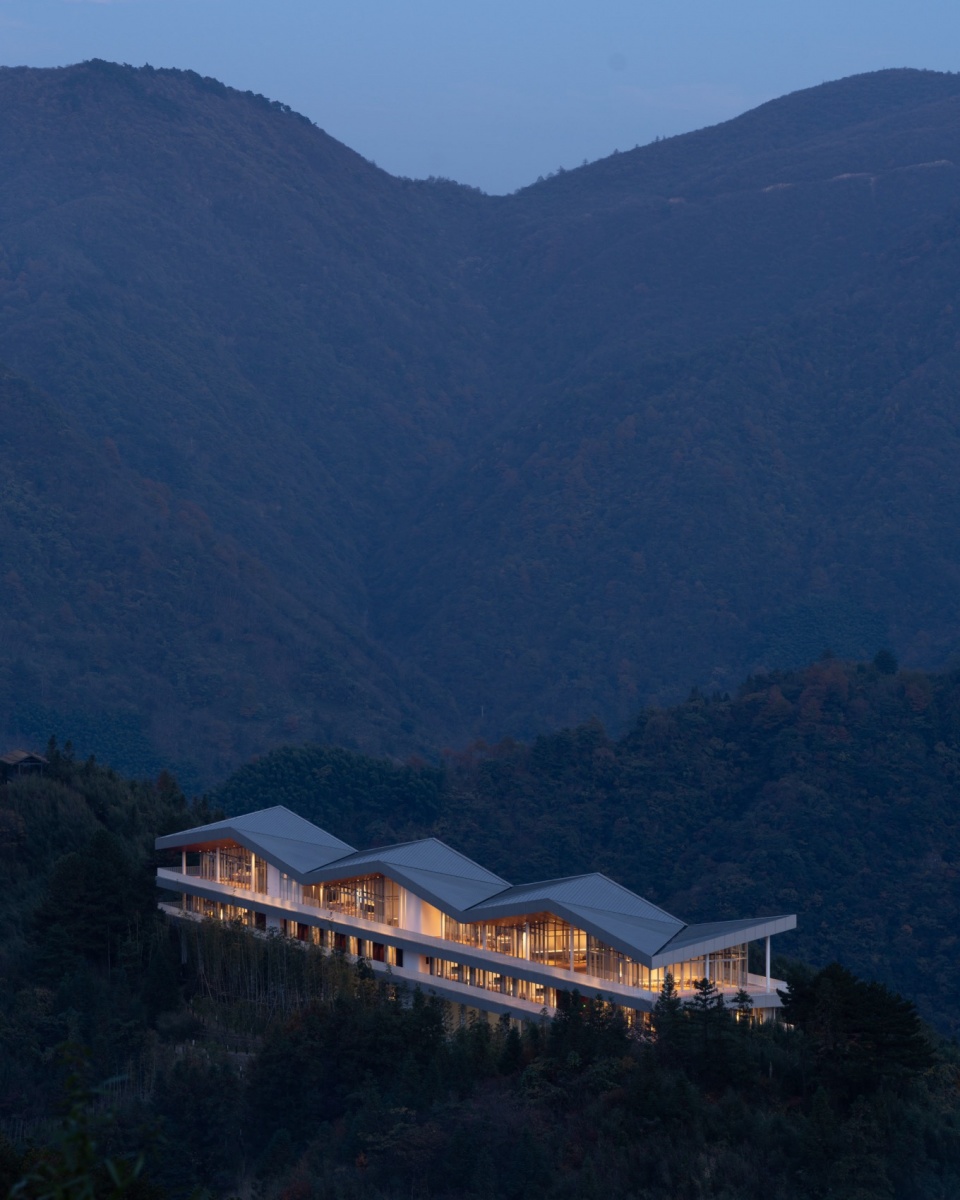 FLOATING HOTEL MORE Architecture