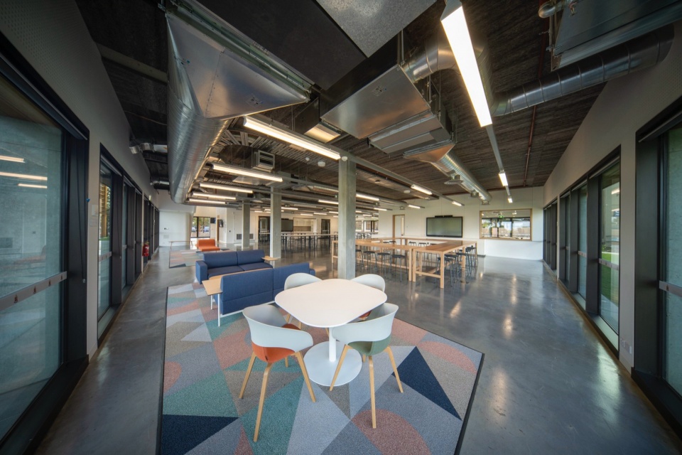 peninsula grammar alatus by fjcstudio