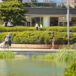 北京亮马河滨水景观廊道 / AECOM