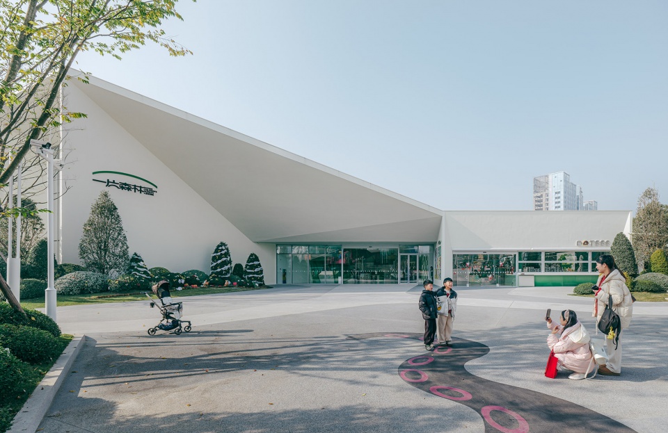 dotsss childrens museum by dl atelier