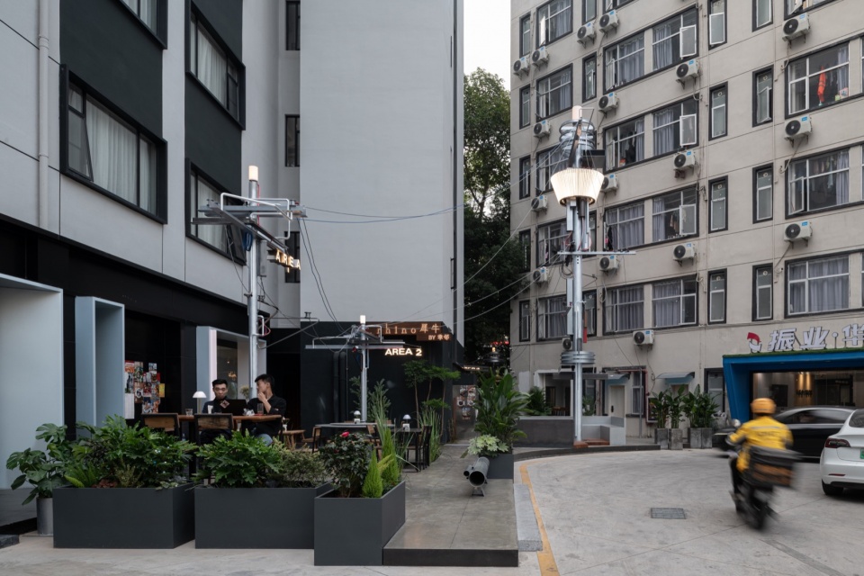 rhino installation by objectsgroup