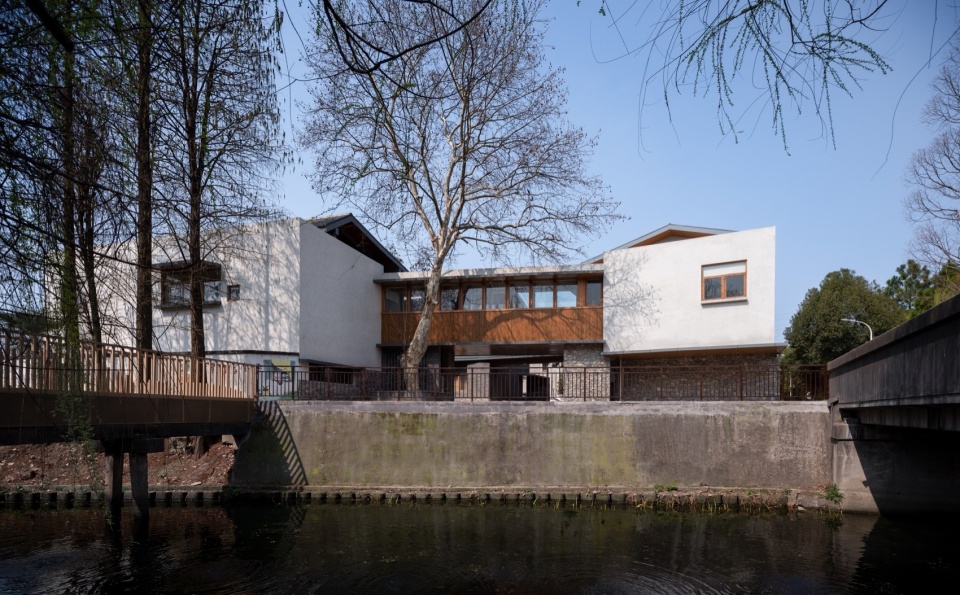 Party and Public Center of Longnan Village by Sens Architects