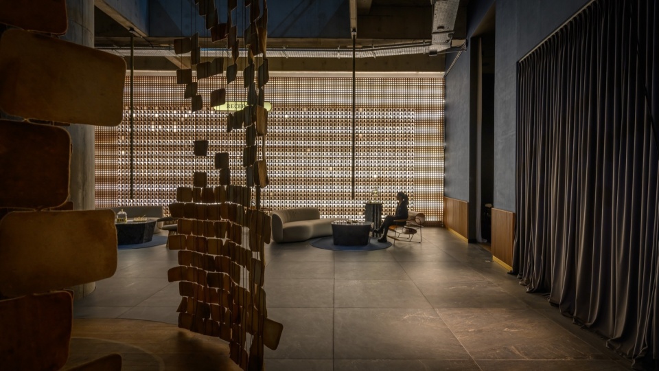 lobby de hotel azur by estudio montevideo