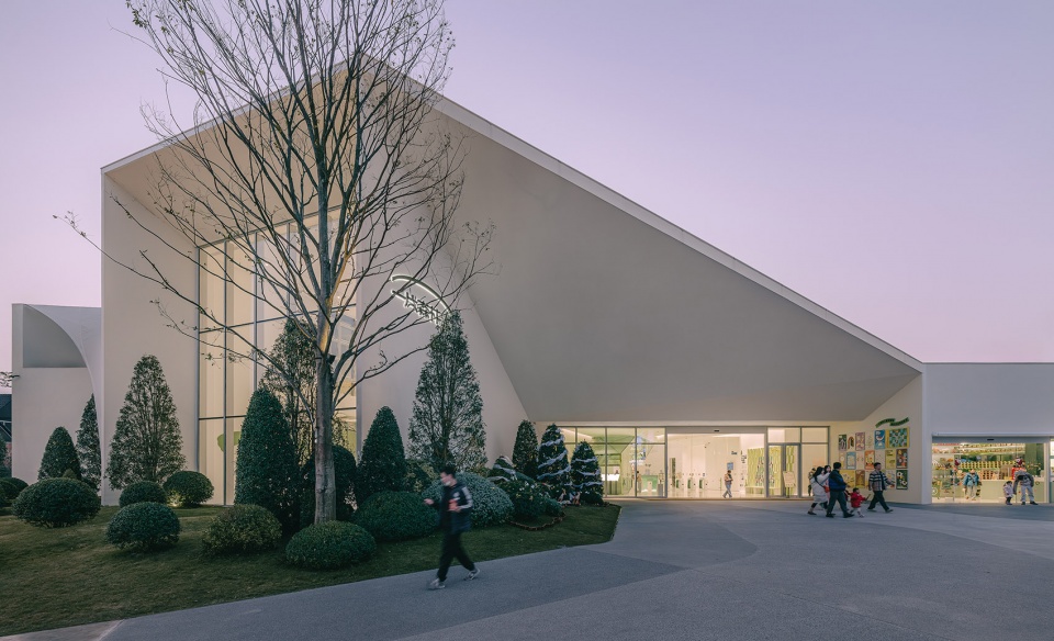 dotsss childrens museum by dl atelier