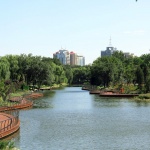 北京亮马河滨水景观廊道 / AECOM