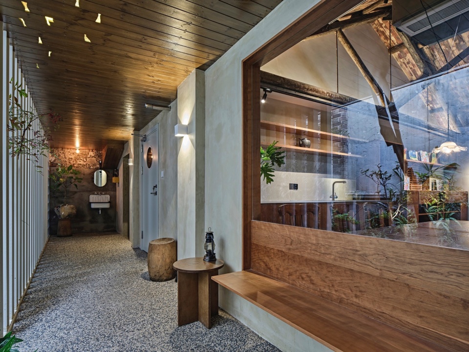 内廊空间©胡文杰 old in the deep alley by shanghai shanxiang architectural design company