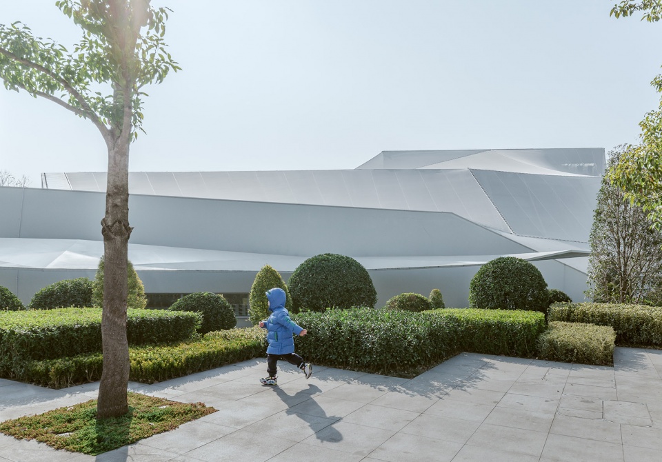 dotsss childrens museum by dl atelier