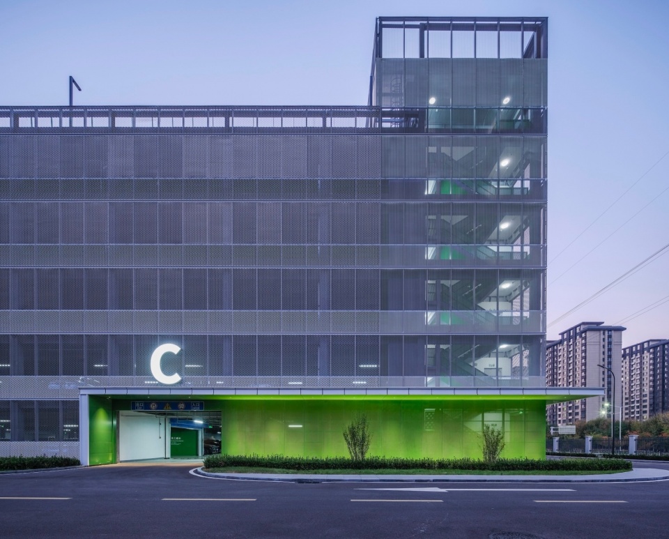 MAT 歌尔停车楼 傍晚的入口C parking box goer optics parking building by mat office