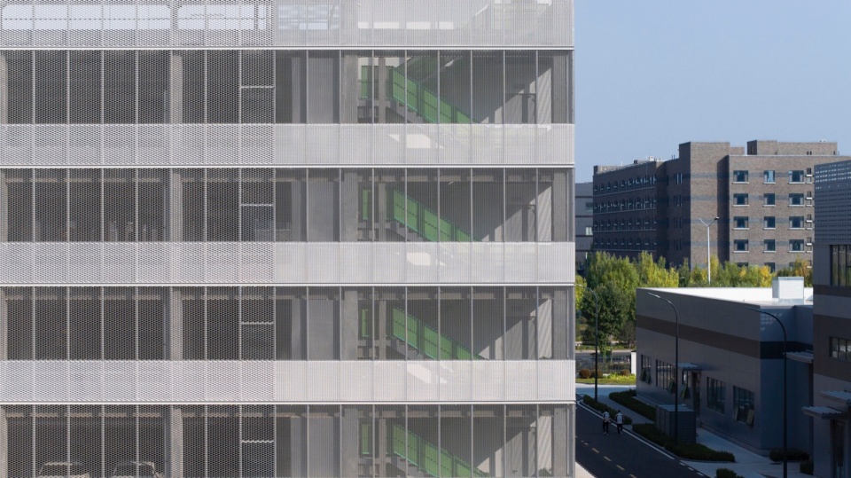 MAT 歌尔停车楼 楼梯间局部 parking box goer optics parking building by mat office