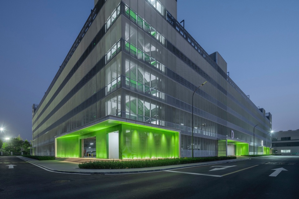 MAT 歌尔停车楼 转角夜景 parking box goer optics parking building by mat office