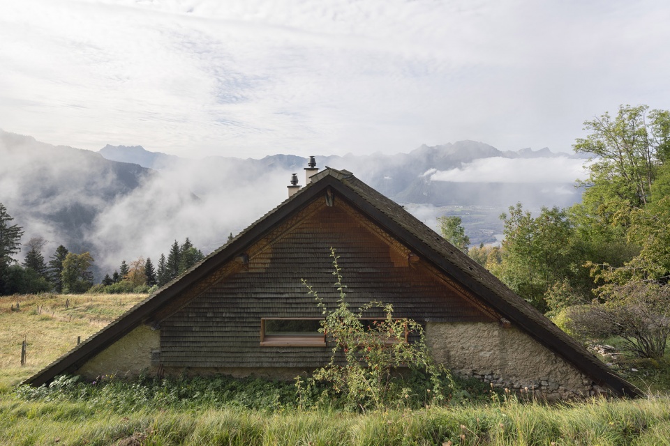 alpine chalet cpl by ralph germann architectes