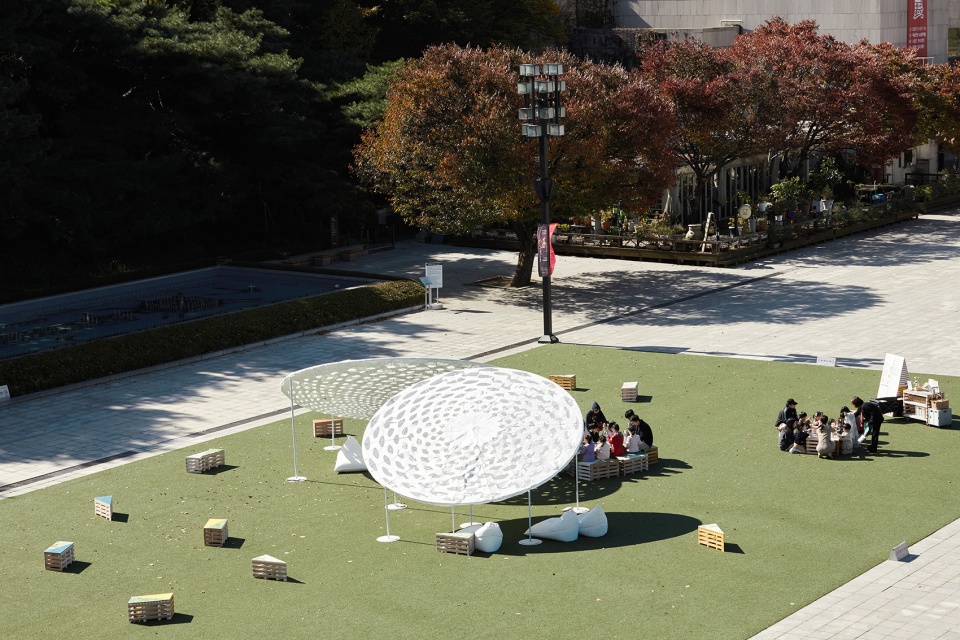 volvo circle pavilion by studio heech