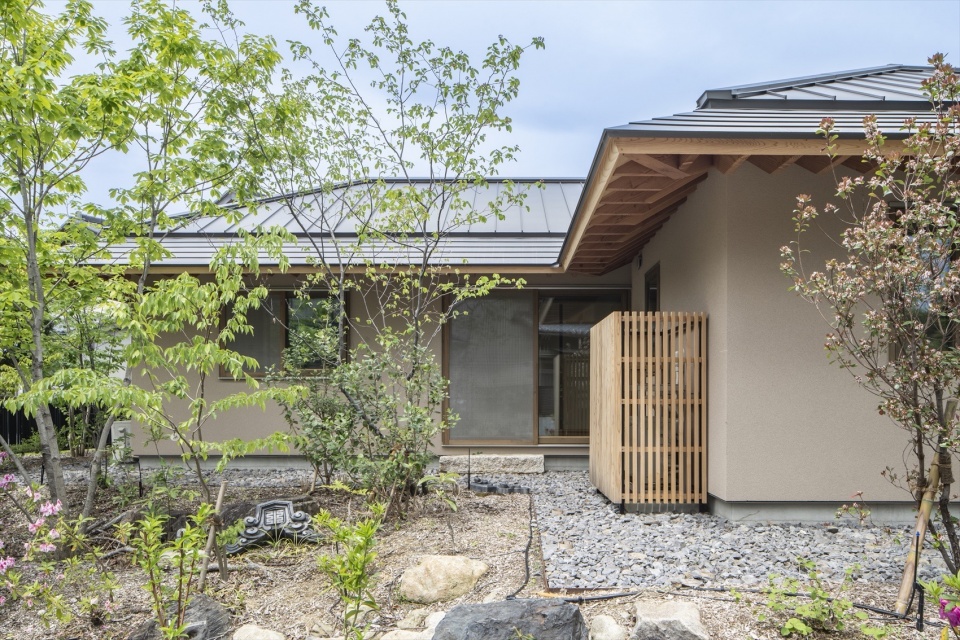 House with nature s blessings by TSC Architects