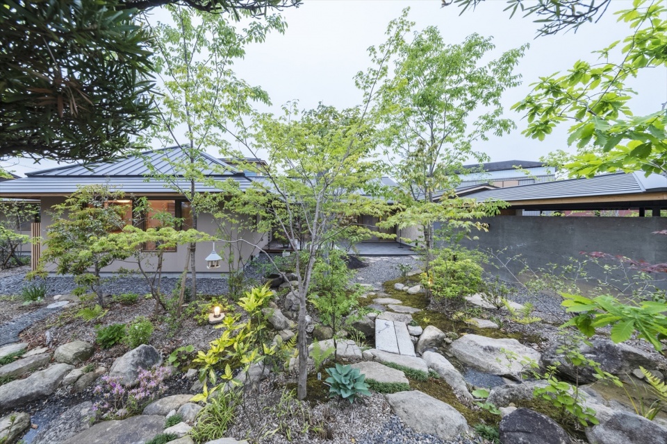 House with nature s blessings by TSC Architects