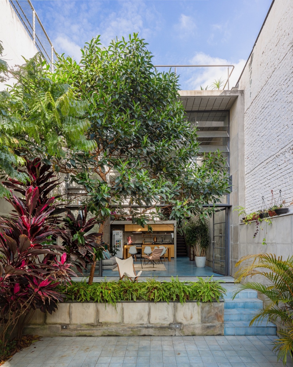 House In Pinheiros by 23 SUL