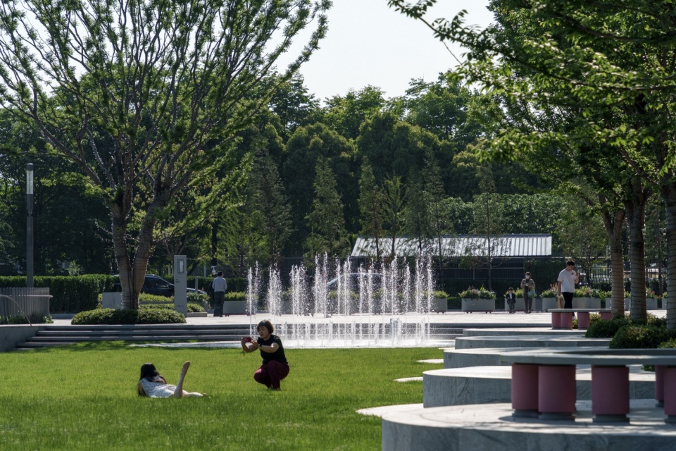 the mixc wuxi binhu landscape design by pland