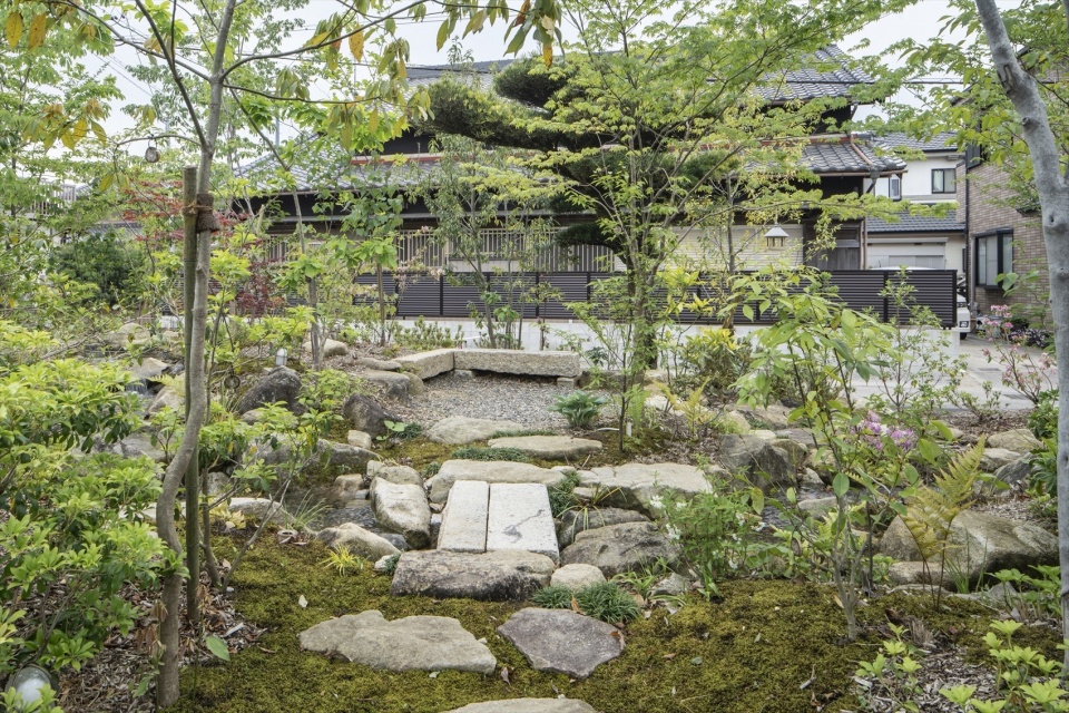 House with nature s blessings by TSC Architects