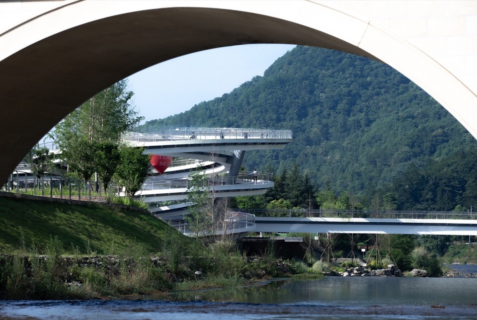 G Clef Bridge by ZZHK Architects