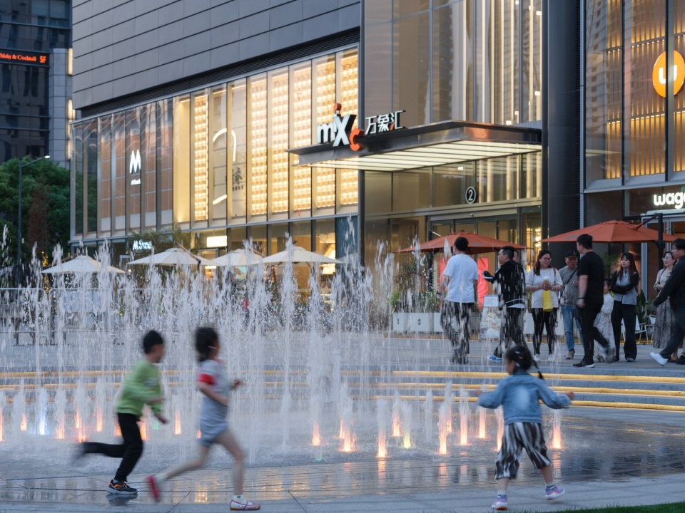 the mixc wuxi binhu landscape design by pland