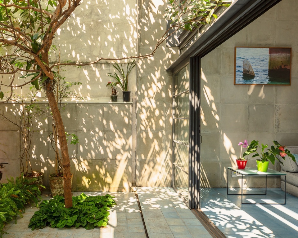 House In Pinheiros by 23 SUL