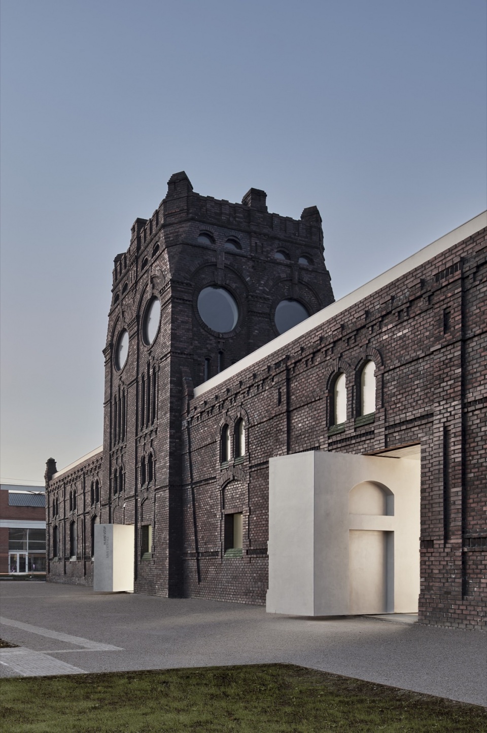 plato contemporary art gallery by kwk promes