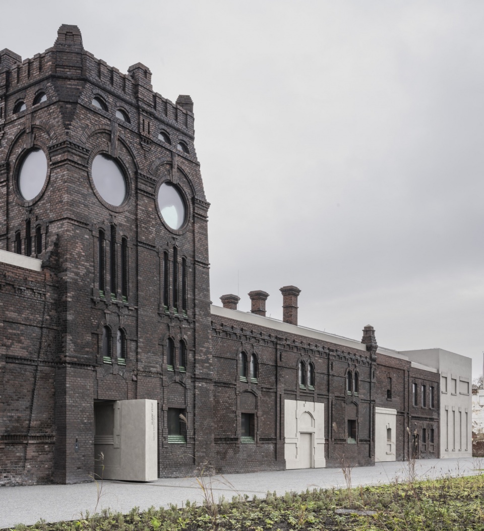 plato contemporary art gallery by kwk promes