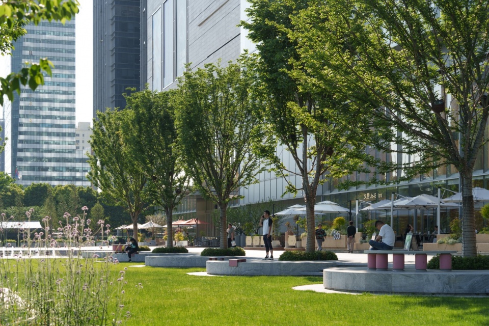 the mixc wuxi binhu landscape design by pland