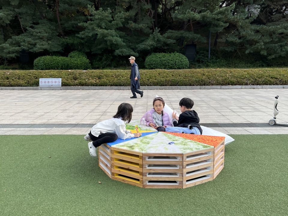 volvo circle pavilion by studio heech