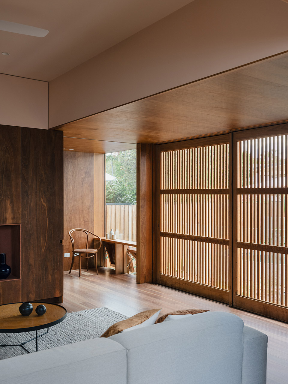 aru house by curious practice
