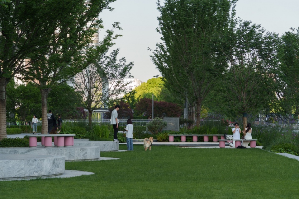 the mixc wuxi binhu landscape design by pland