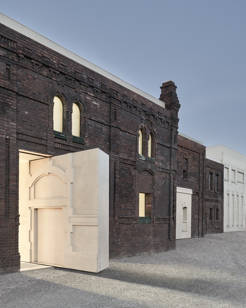 plato contemporary art gallery by kwk promes